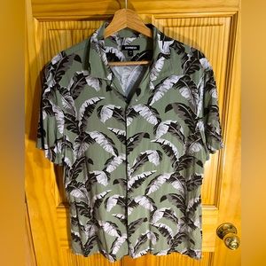 Short sleeve shirt size M. Express